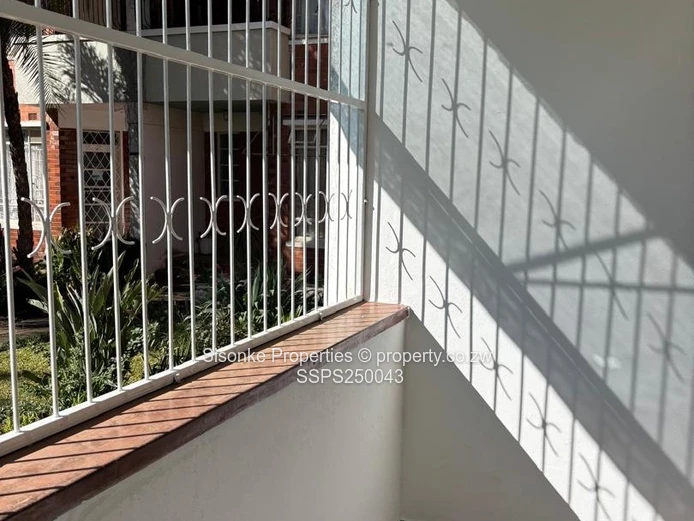 2 bed garden flat for rent,Avondale 