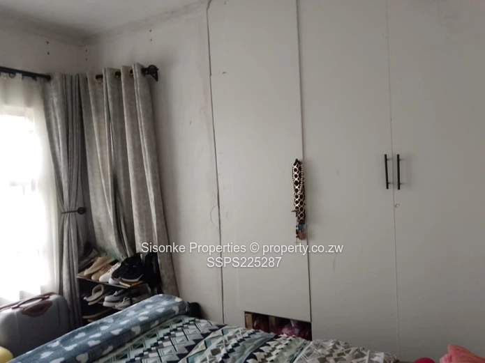 Spacious land with a 3 bedroomed cottage in Hatfield