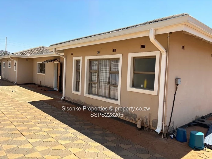 4 bedroomed house for sale in Mt Pleasant Heights (Sole Mandate)
