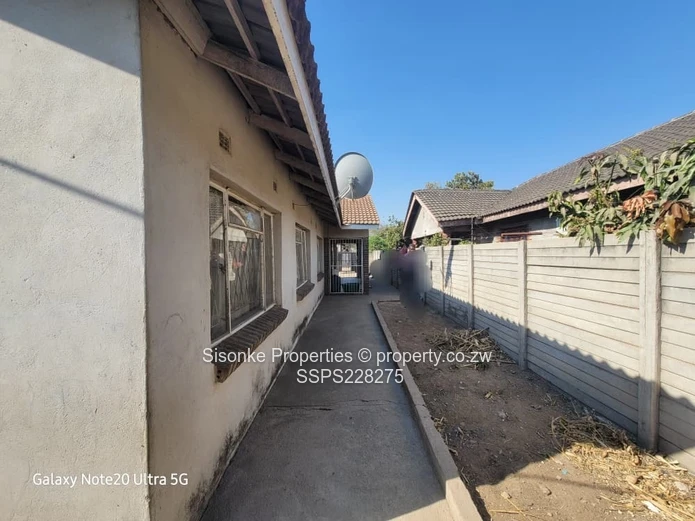 Spacious 4-Bedroom House in Budiriro - Perfect for Family Living!