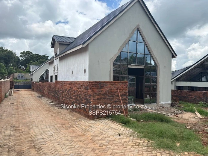 Luxurious 3-Bedroom Cluster House with  Swimming Pool in Hogerty Hill