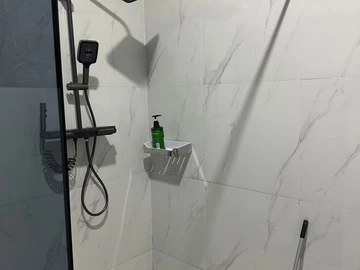 5 Bedroom Flat & Apartment