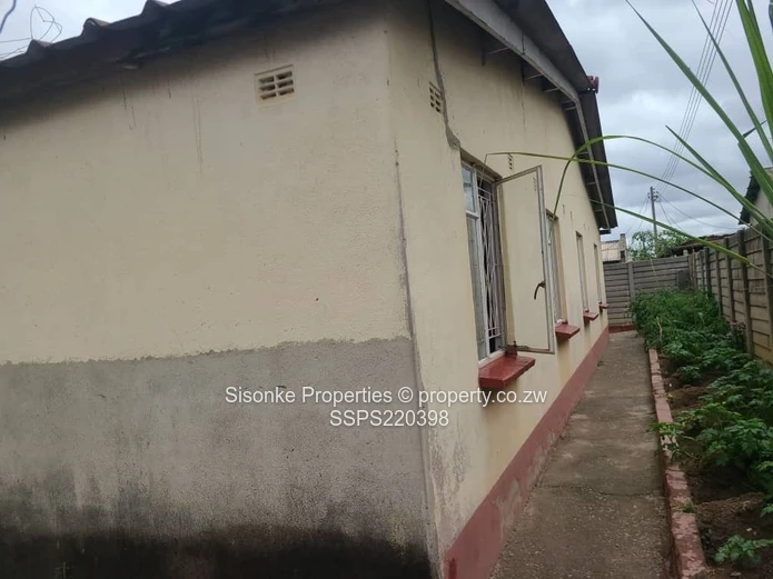 4 bedroomed house for Rental in Chitungwiza near Chitungwiza town centre