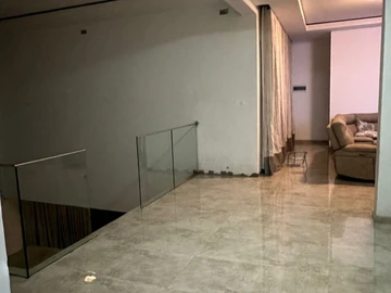 5 Bedroom Flat & Apartment