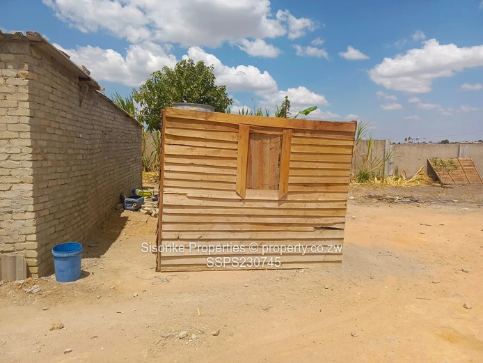 2100m2 commercial stand for sale in Damofalls