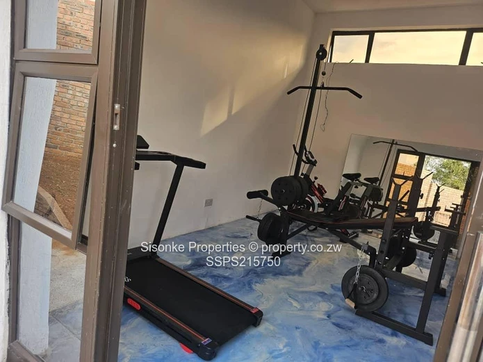 Luxurious 4-Bed House in Hogerty Hill with a club house and swimming pool