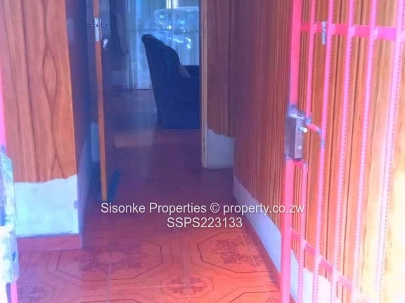 Spacious 4-Bedroom House in Manyame Park with Modern Amenities!