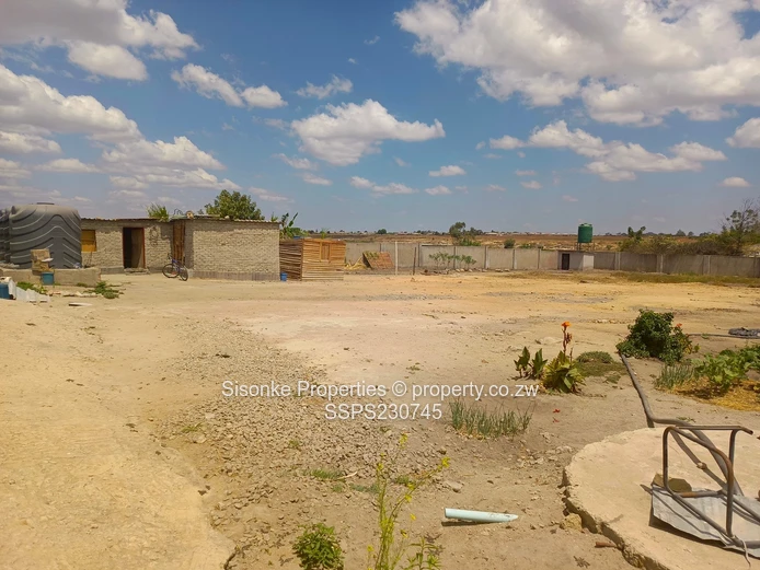 2100m2 commercial stand for sale in Damofalls