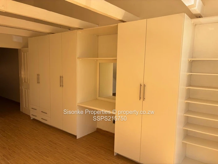 Luxurious 4-Bed House in Hogerty Hill with a club house and swimming pool