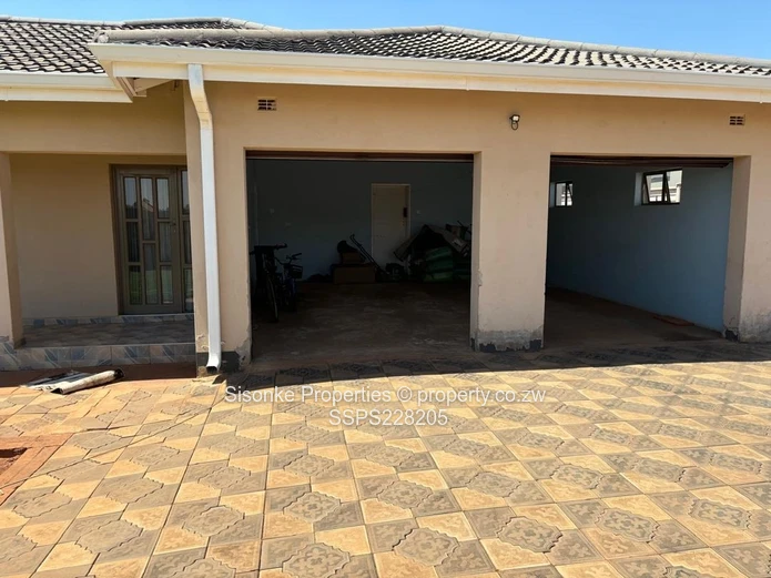 4 bedroomed house for sale in Mt Pleasant Heights (Sole Mandate)