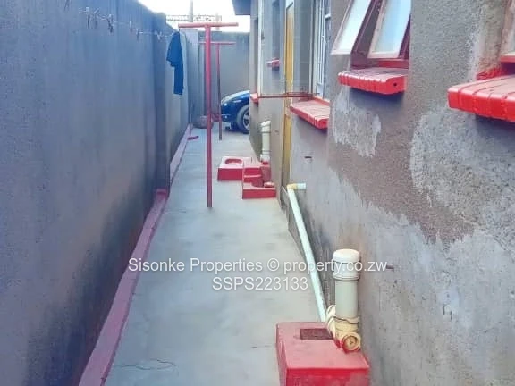 Spacious 4-Bedroom House in Manyame Park with Modern Amenities!