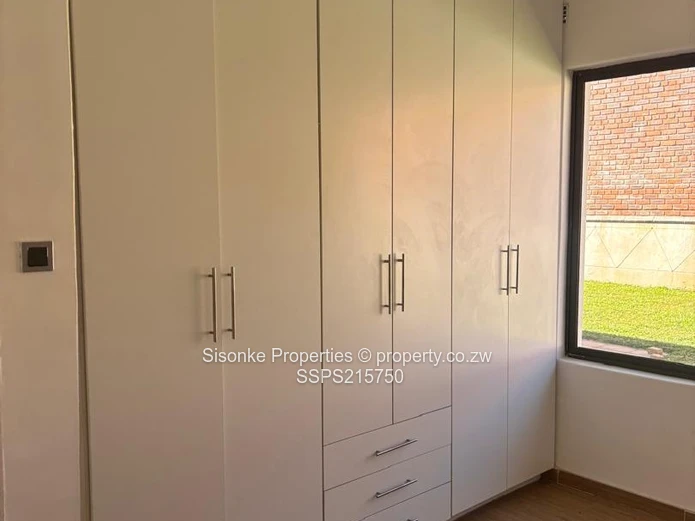 Luxurious 4-Bed House in Hogerty Hill with a club house and swimming pool