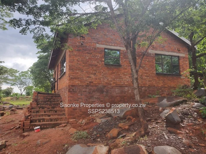 Spacious 2-Bed cottage on 4,387m² in Bluff Hill