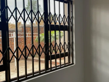 4 Bedroom Flat & Apartment