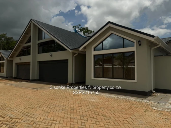 Luxurious 4-Bed House in Hogerty Hill with a club house and swimming pool