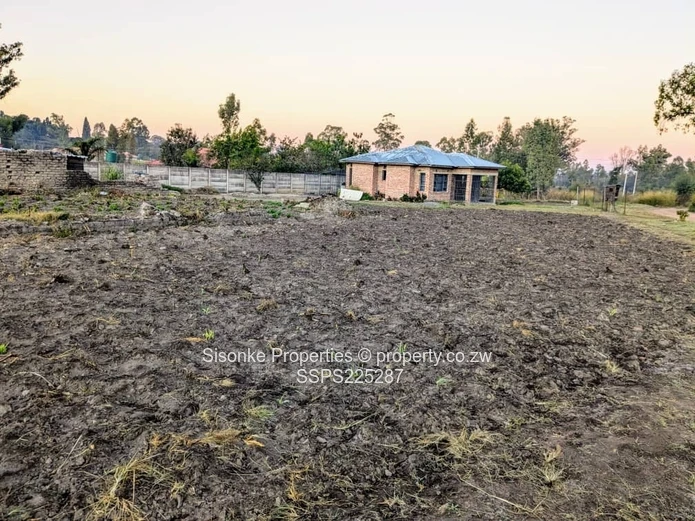 Spacious land with a 3 bedroomed cottage in Hatfield