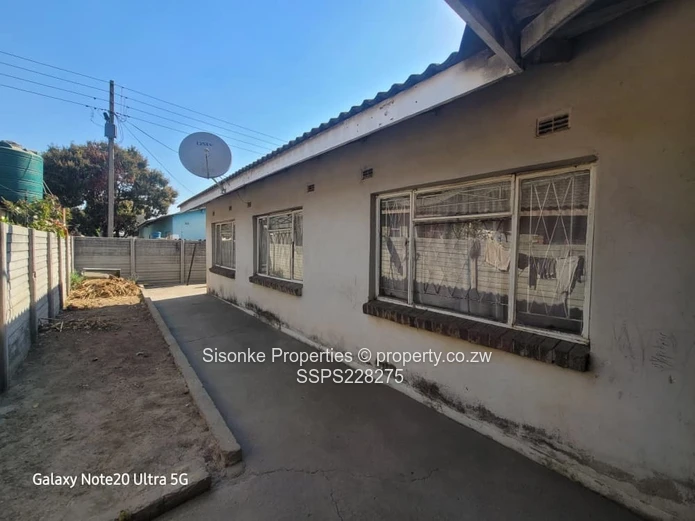 Spacious 4-Bedroom House in Budiriro - Perfect for Family Living!