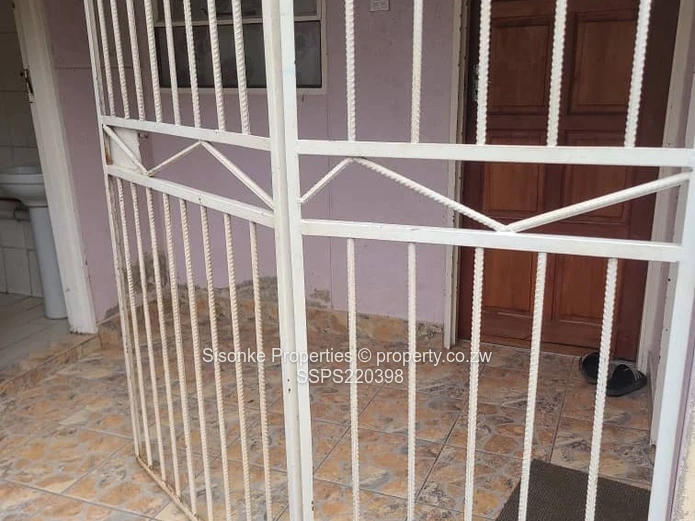 4 bedroomed house for Rental in Chitungwiza near Chitungwiza town centre