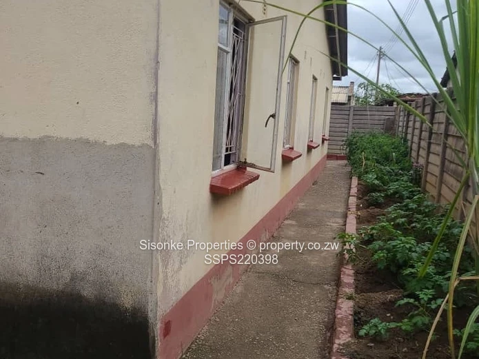 4 bedroomed house for Rental in Chitungwiza near Chitungwiza town centre