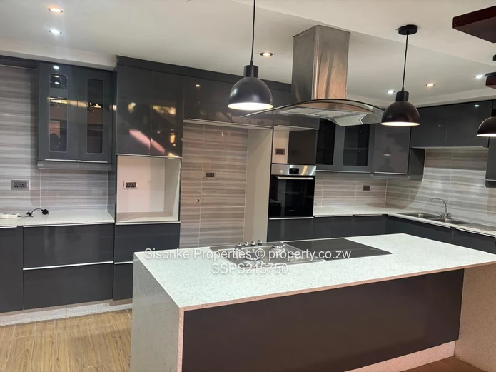 Luxurious 4-Bed House in Hogerty Hill with a club house and swimming pool