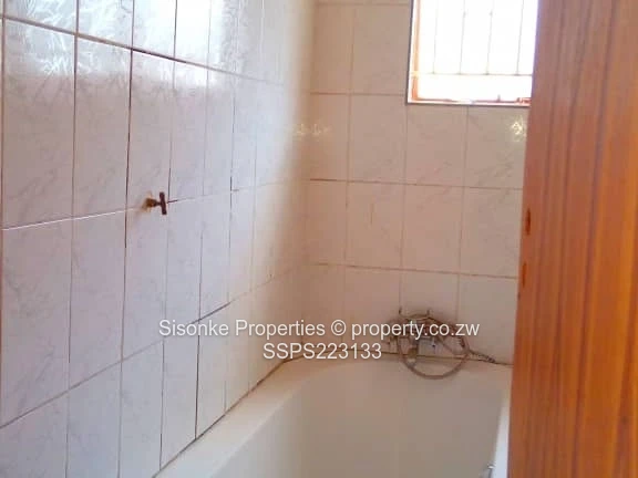 Spacious 4-Bedroom House in Manyame Park with Modern Amenities!