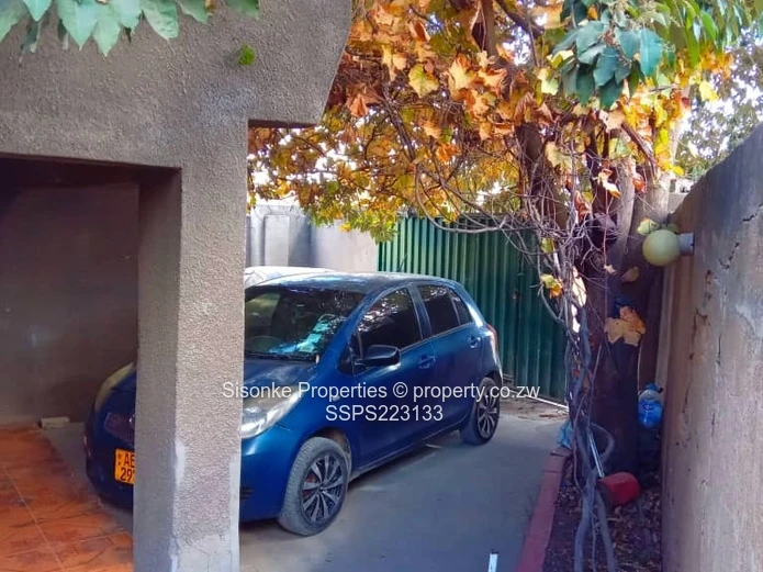 Spacious 4-Bedroom House in Manyame Park with Modern Amenities!