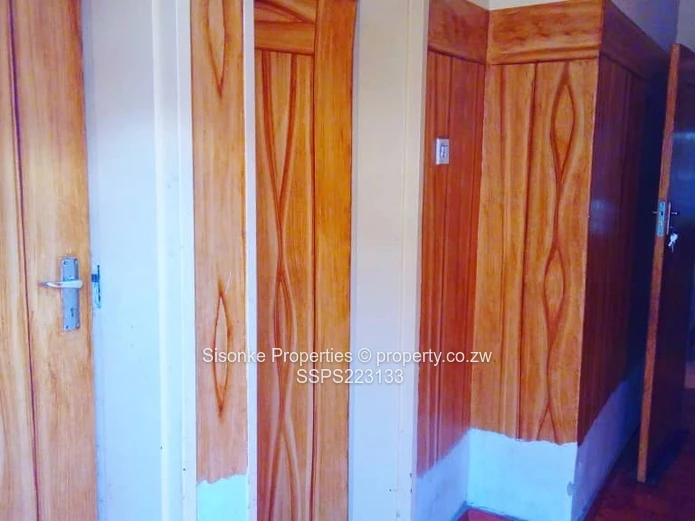 Spacious 4-Bedroom House in Manyame Park with Modern Amenities!