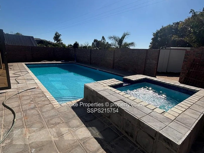Luxurious 3-Bedroom Cluster House with  Swimming Pool in Hogerty Hill