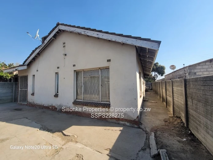 Spacious 4-Bedroom House in Budiriro - Perfect for Family Living!