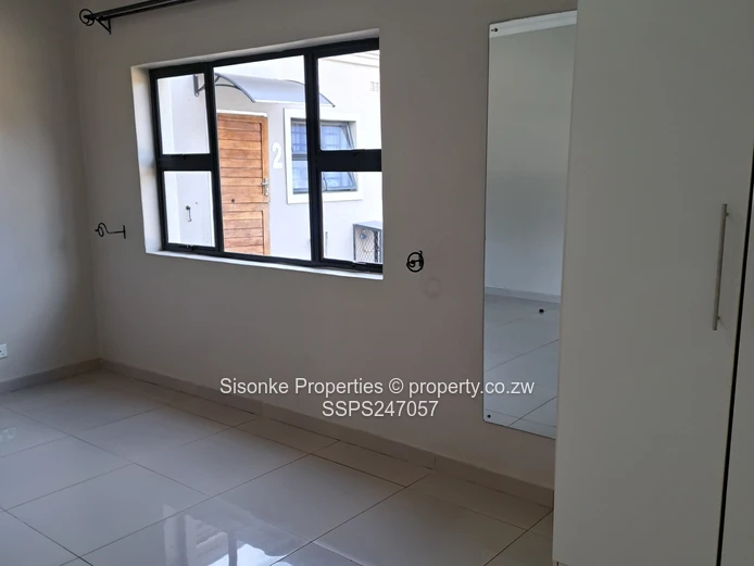 A morden neat cluster for rental in Greendale