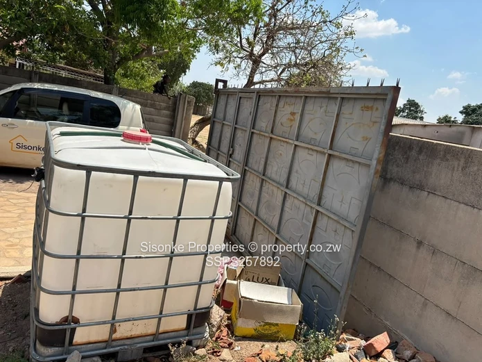 Family home for sale in Zengeza 4