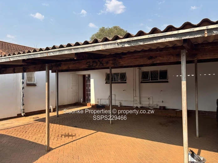 An elegant solid 3 bedroomed house for sale in Vainona (Sole Mandate)