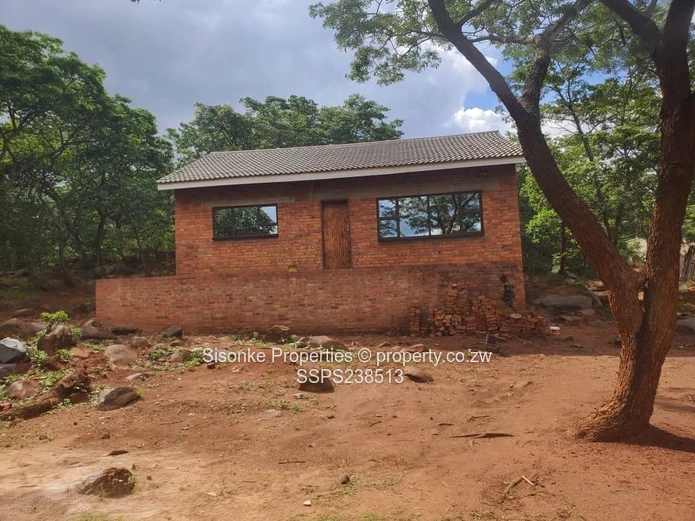 Spacious 2-Bed cottage on 4,387m² in Bluff Hill