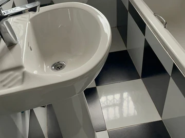 4 Bedroom Flat & Apartment