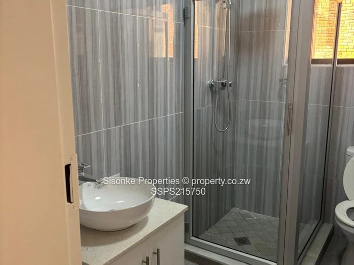 Luxurious 4-Bed House in Hogerty Hill with a club house and swimming pool