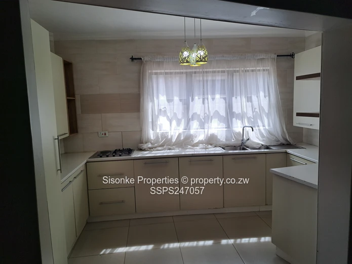A morden neat cluster for rental in Greendale