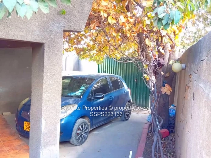 Spacious 4-Bedroom House in Manyame Park with Modern Amenities!