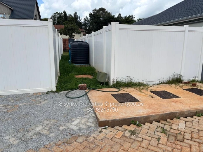 Luxurious 4-Bed House in Hogerty Hill with a club house and swimming pool