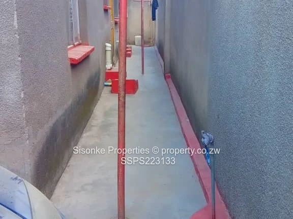 Spacious 4-Bedroom House in Manyame Park with Modern Amenities!