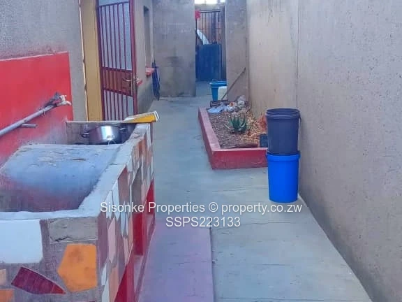 Spacious 4-Bedroom House in Manyame Park with Modern Amenities!