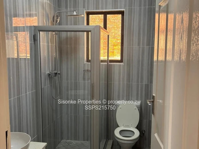 Luxurious 4-Bed House in Hogerty Hill with a club house and swimming pool