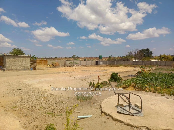 2100m2 commercial stand for sale in Damofalls