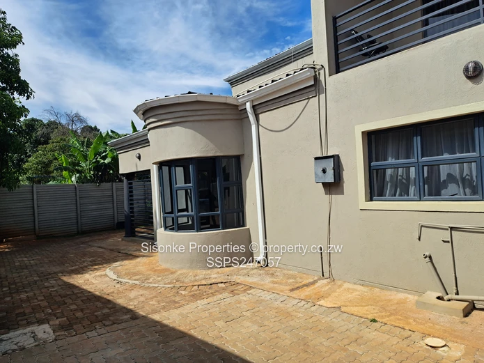 A morden neat cluster for rental in Greendale